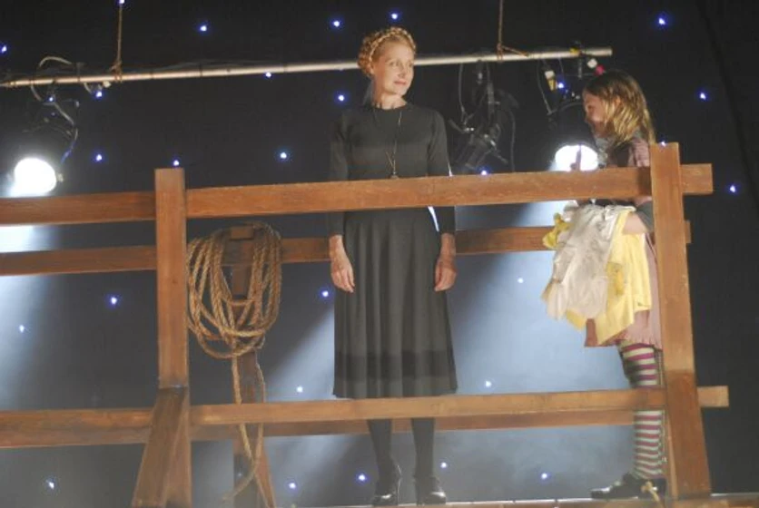 Patricia Clarkson y Elle Fanning en phoebe-in-wonderland