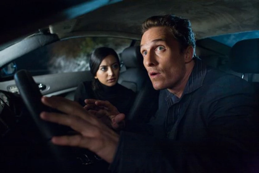 Matthew McConaughey y Noureen DeWulf en los-fantasmas-de-mis-ex-novias