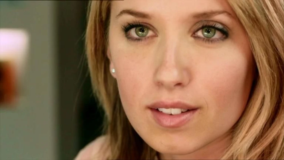 Megan Park en falsa-inocencia