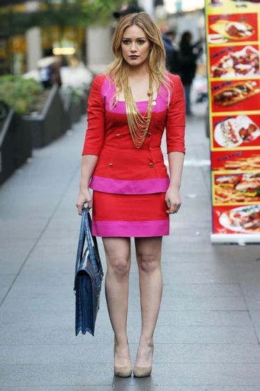 Hilary Duff en Beauty & The Briefcase