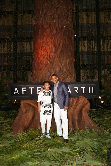 Will Smith y Jaden Smith en After Earth (Abril 2013)