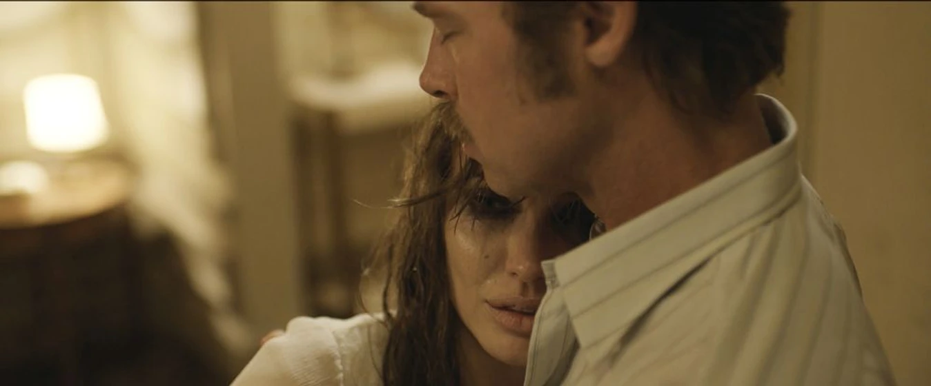 Brad Pitt y Angelina Jolie en Frente al Mar