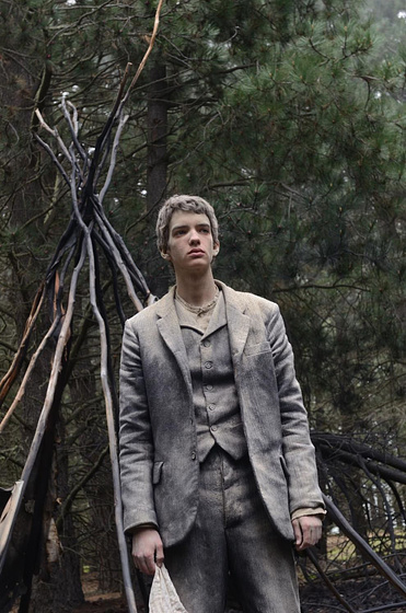 Kodi Smit-McPhee en Slow West