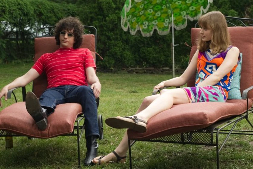 John Magaro y Bella Heathcote en not-fade-away