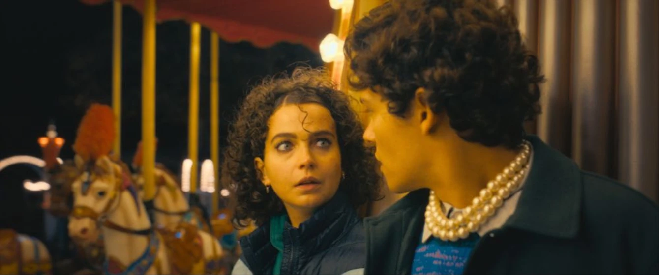 Wilma Lidén y Omar Rudberg en horror-park
