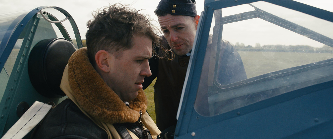 Vin Hawke y Kris Saddler en Spitfire Over Berlin