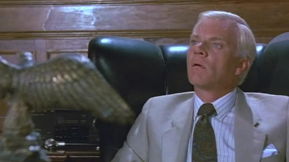 Malcolm McDowell en Movida en Wall Street