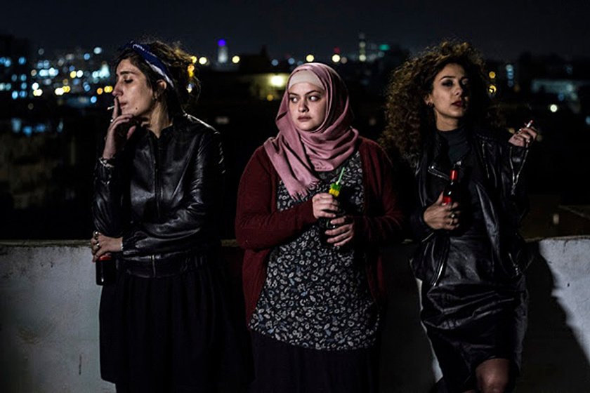 Mouna Hawa, Sana Jammelieh y Shaden Kanboura en Bar Bahar. Entre dos Mundos