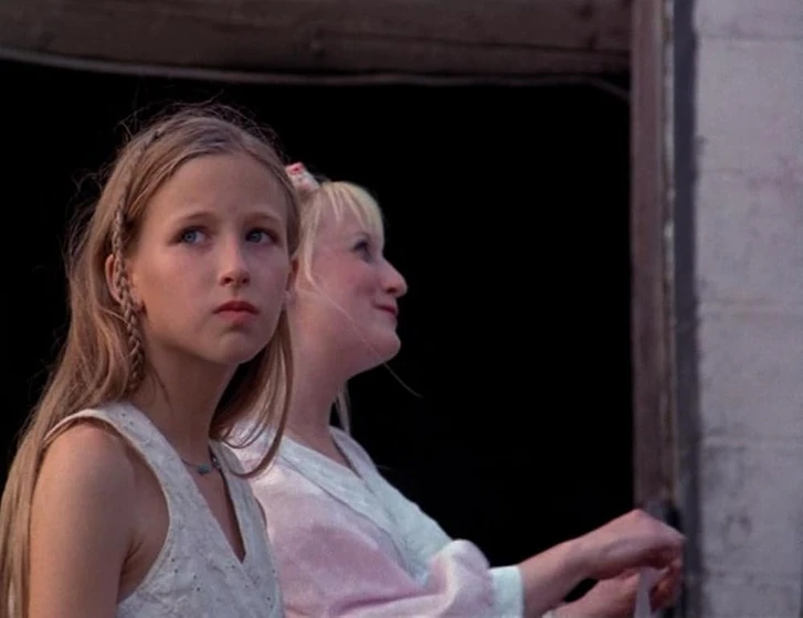 Hynden Walch y Miranda Rhyne en angela-1996