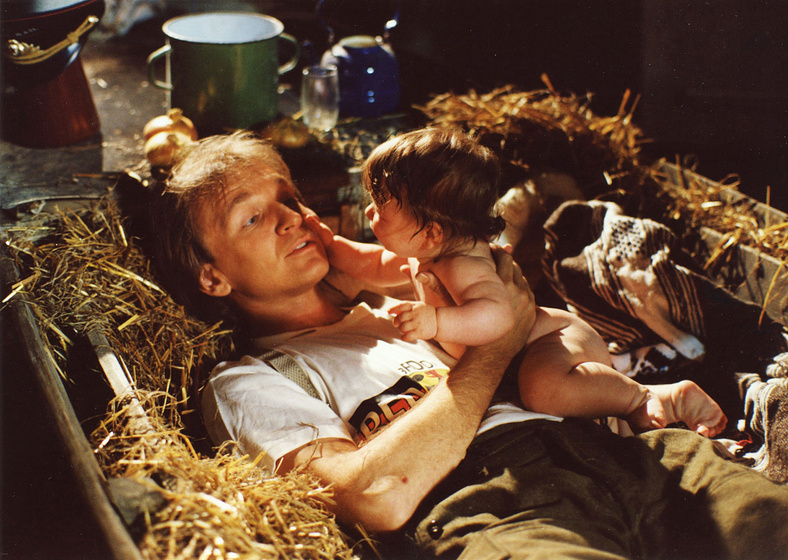 Svetozar Cvetkovic en gorilla-bathes-at-noon