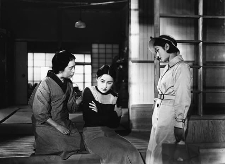Yumeko Aizome y Yoshiko Okada en Nuestra Vecina, La Señorita Yae