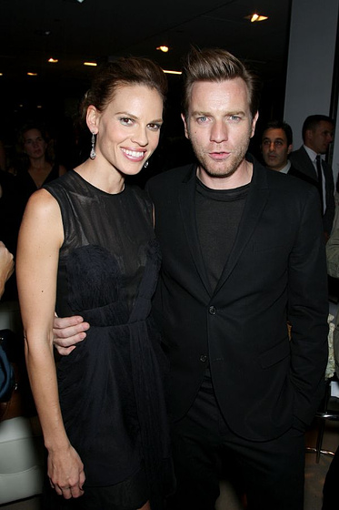 Ewan McGregor y Hilary Swank en Amelia (Premiere en Los Angeles. Octubre 2009)