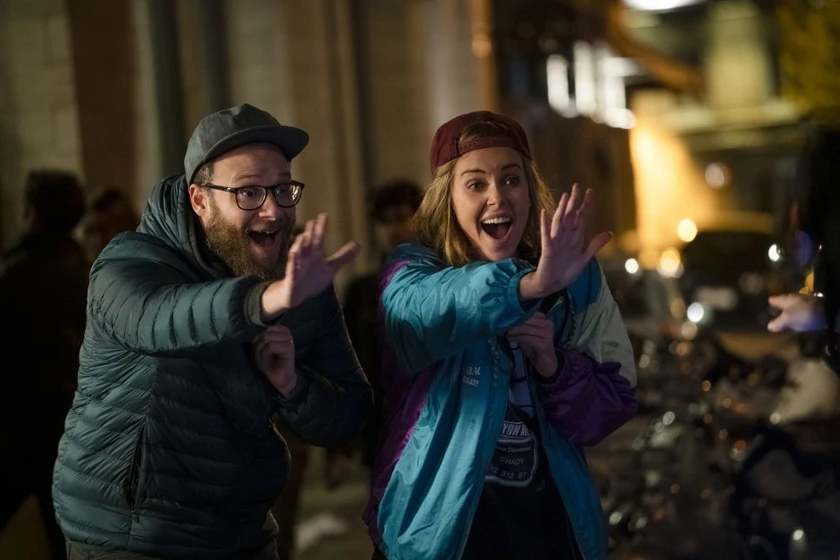 Charlize Theron y Seth Rogen en casi-imposible