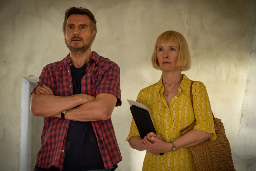 Liam Neeson y Lindsay Duncan en una-villa-en-la-toscana