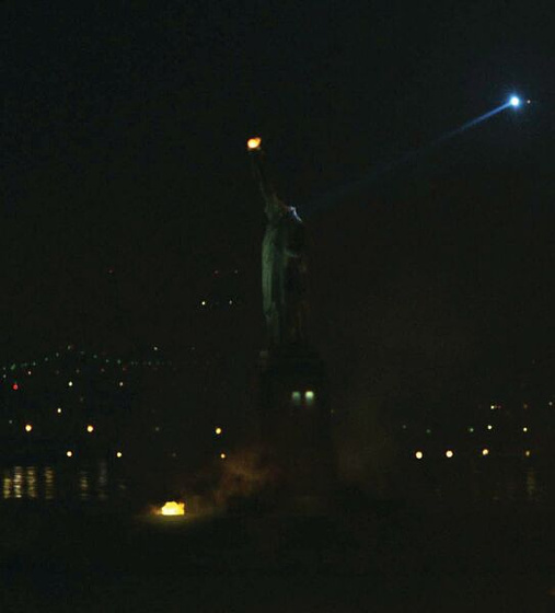 Imagen de Monstruoso