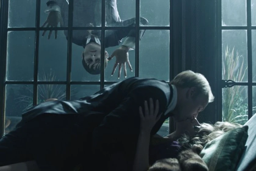 Johnny Depp y Jonny Lee Miller en Sombras tenebrosas