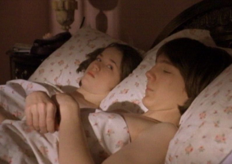 Katie Stuart [I] y Paul Dano en Demasiado Joven Para Ser Padre