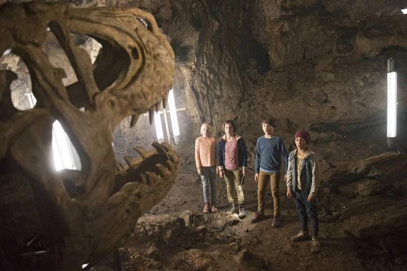 Marinus Hohmann, Ron Antony Renzenbrink, Amelie Lammers y Allegra Tinnefeld en los-cinco-y-el-valle-de-los-dinosaurios