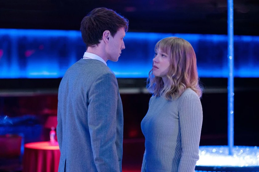 George MacKay y Léa Seydoux en la-bestia
