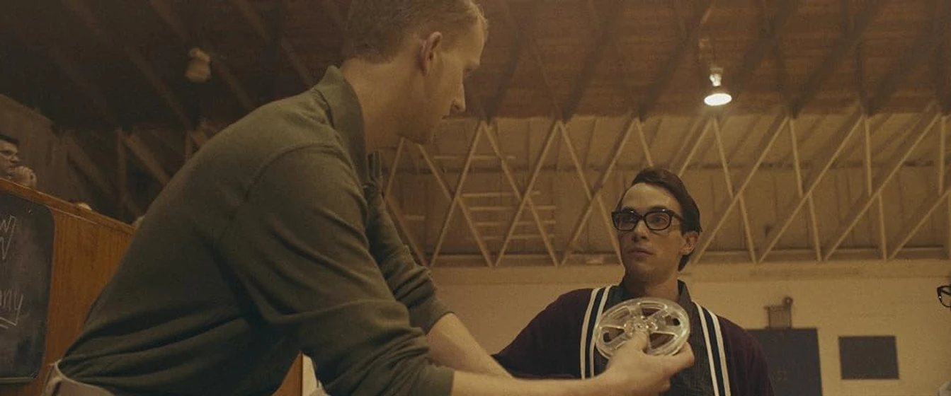 Jake Horowitz en the-vast-of-night