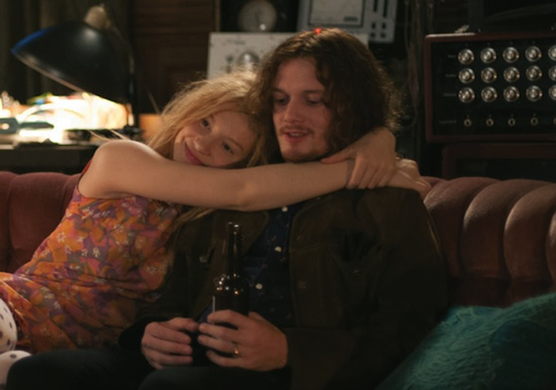 Anton Yelchin y Mia Wasikowska en Solo los amantes sobreviven