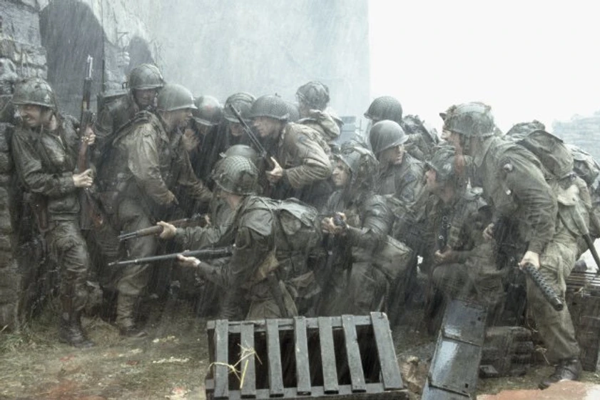 Tom Sizemore y Tom Hanks en Salvar al Soldado Ryan