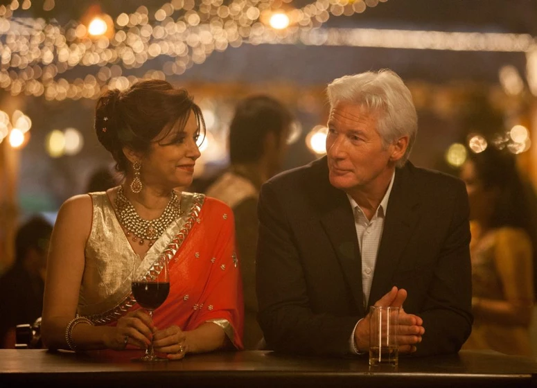 Richard Gere y Lillete Dubey en el-nuevo-exotico-hotel-marigold