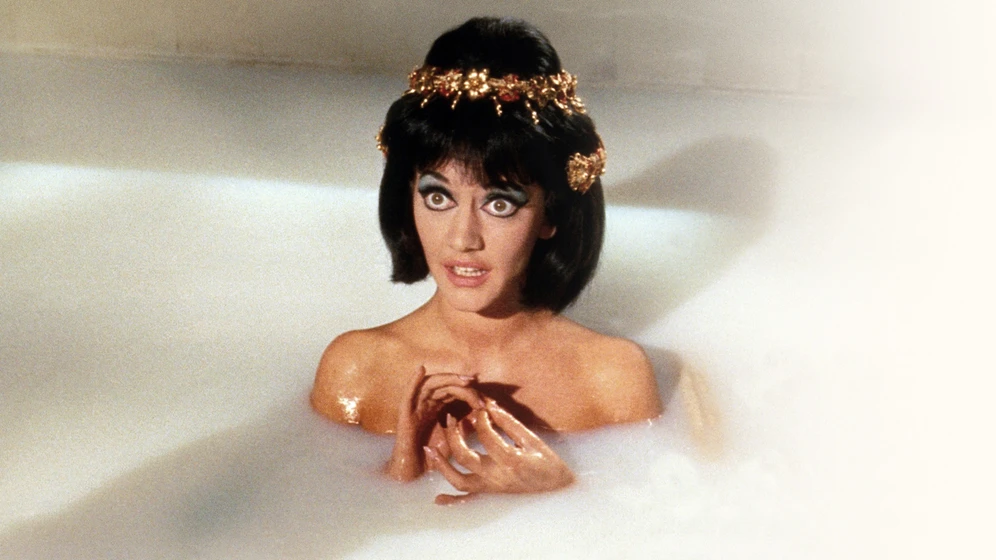 Amanda Barrie en cuidado-con-cleopatra