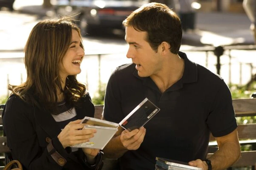 Rachel Weisz y Ryan Reynolds en definitivamente-quizas