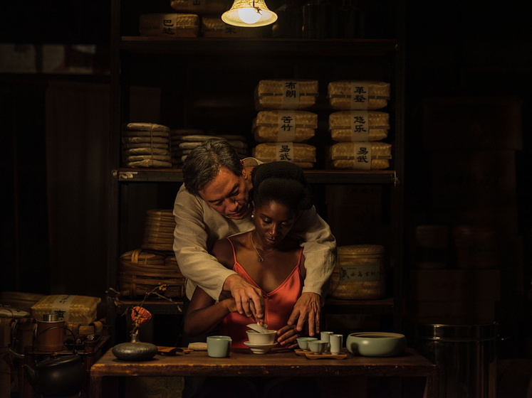 Han Chang y Nina Melo en Té Negro