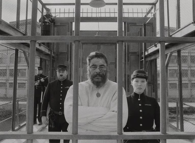 Benicio Del Toro, Léa Seydoux y Denis Menochet en la-cronica-francesa
