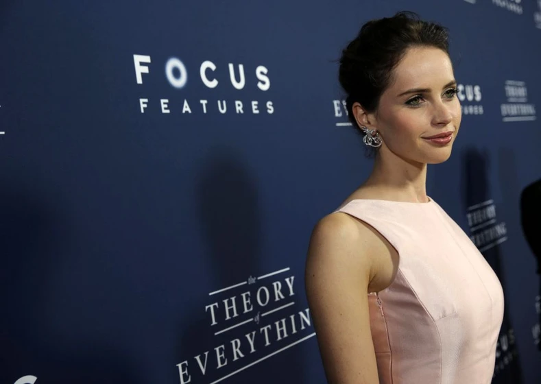 Felicity Jones en la-teoria-del-todo (Premiere en Los Angeles. 2014)