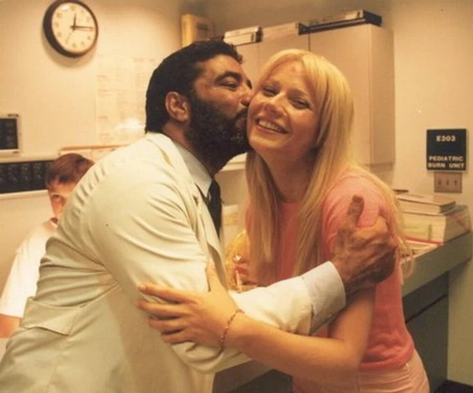 Gwyneth Paltrow y Sayed Badreya en amor-ciego
