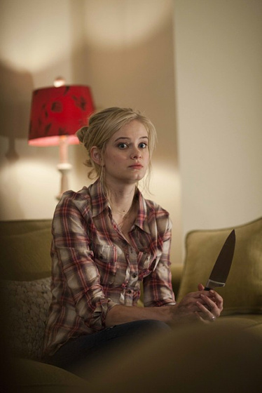 Sara Paxton en La Asesina de los Ojos Azules
