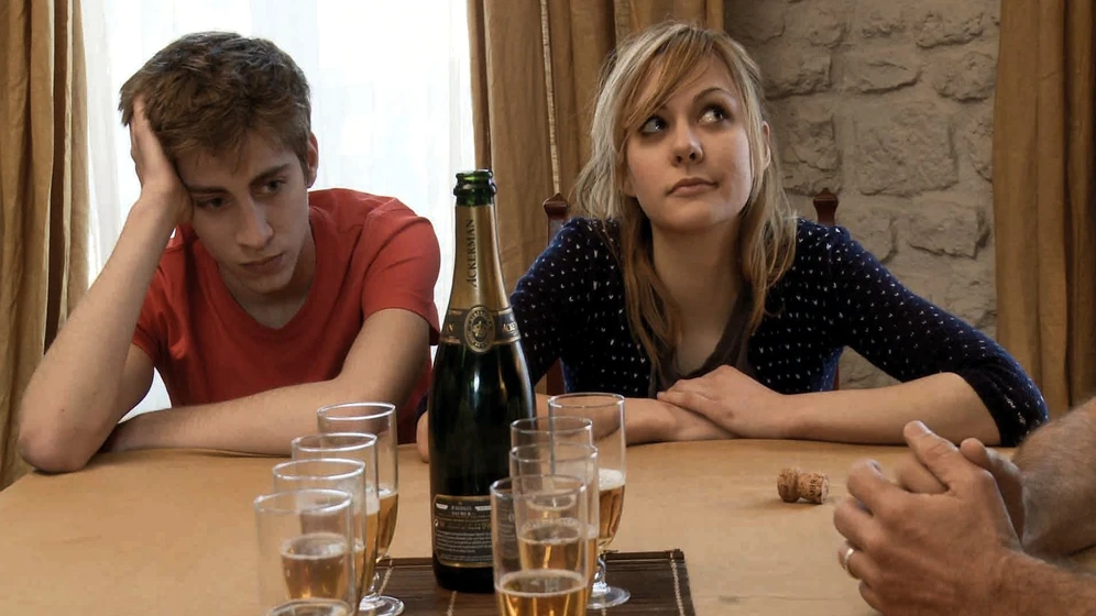 Mathias Melloul y Adeline Rebeillard en sexual-chronicles-of-a-french-family