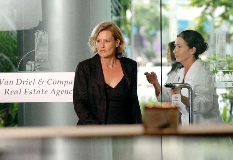 Suzanne von Borsody y Michèle Marian en Cita Misteriosa en Bangkok