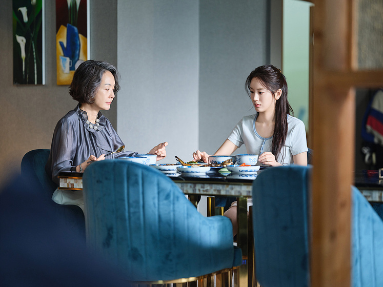 Chong-ok Bae y Jang Gyu-ri en My Home
