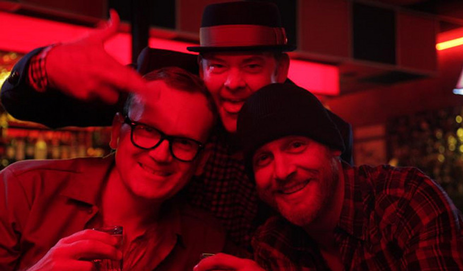 Ethan Embry, David Koechner y Pat Healy en Juegos sucios (Cheap Thrills)