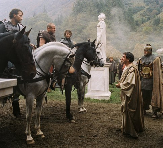 Clive Owen, Ray Winstone, Ken Stott y Hugh Dancy en El Rey Arturo