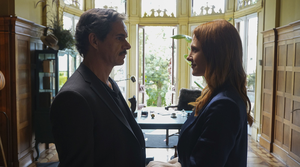 Tony Dalton y Belén Fabra en el-mal