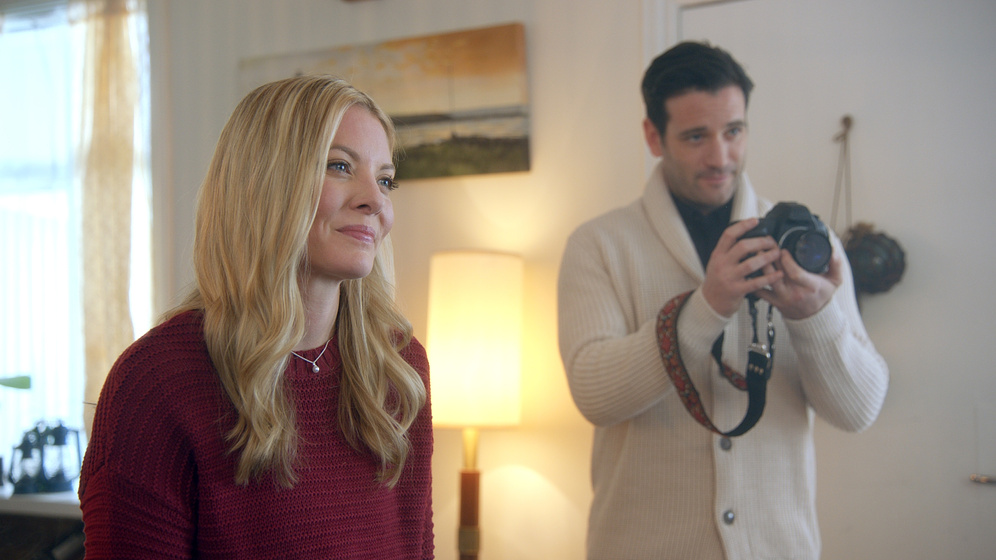 Kaitlin Doubleday y Colin Donnell en Amor en Islandia