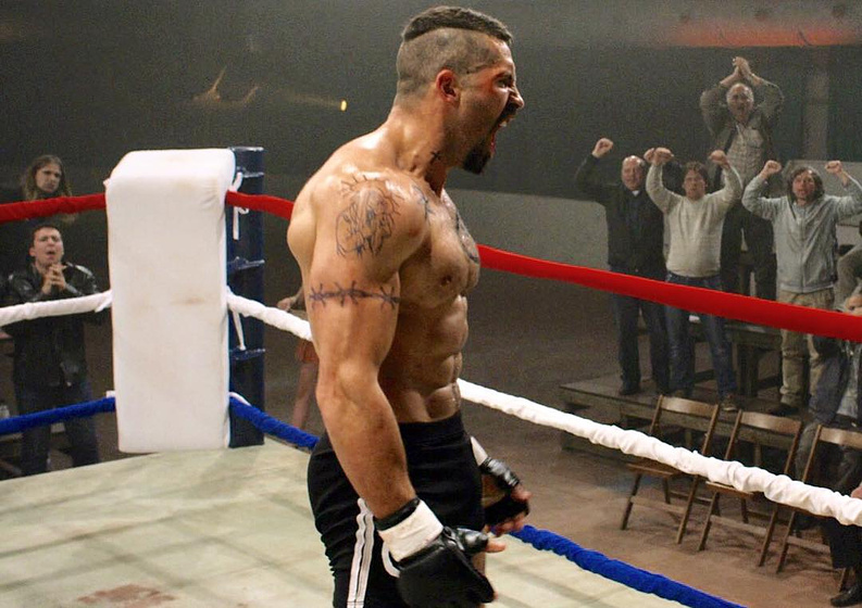 Scott Adkins en Boyka: Invicto IV
