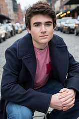 picture of actor Harrison Holzer