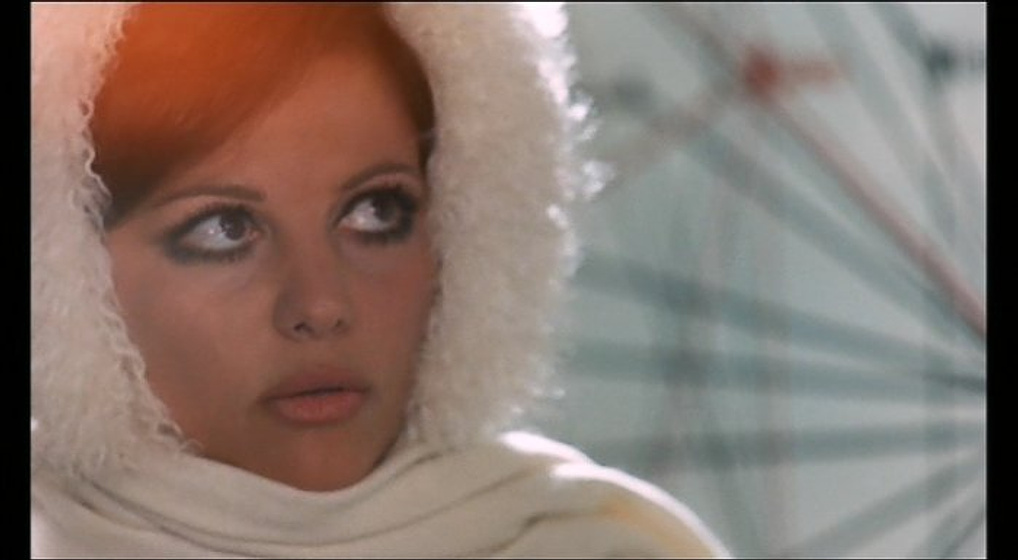 Claudia Cardinale en Guapa, Ardiente y Peligrosa