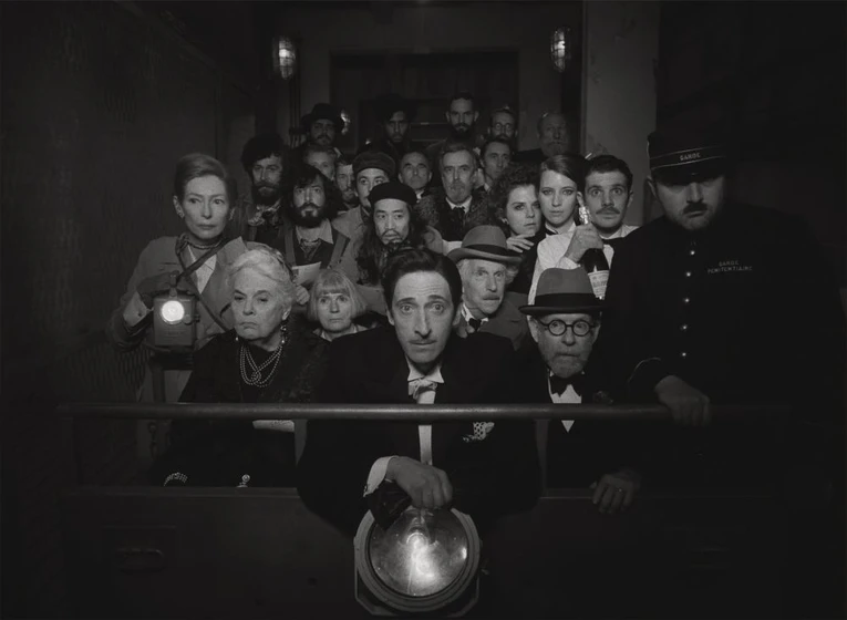 Bob Balaban, Tilda Swinton, Lois Smith, Henry Winkler, Adrien Brody, Denis Menochet y Félix Moati en la-cronica-francesa