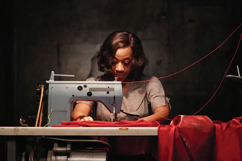 Marianne Jean-Baptiste en In Fabric