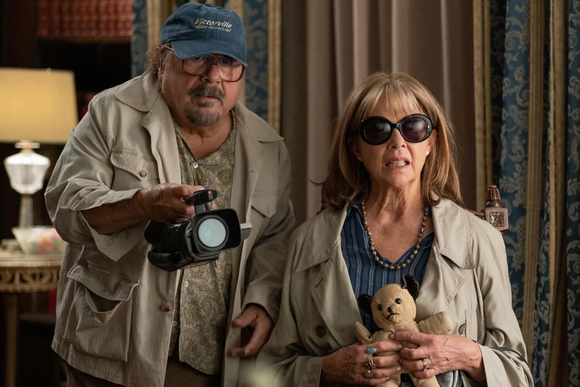 Danny DeVito y Annette Bening en poolman