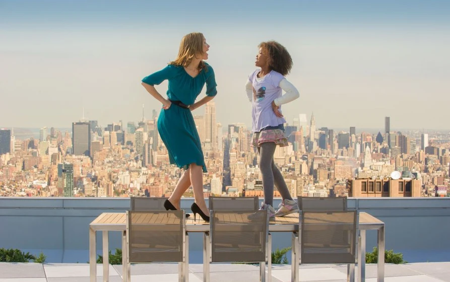 Rose Byrne y Quvenzhané Wallis en annie-2014