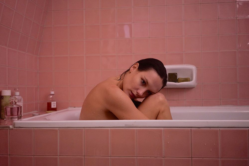 Ana Girardot en Tan Cerca, tan Lejos