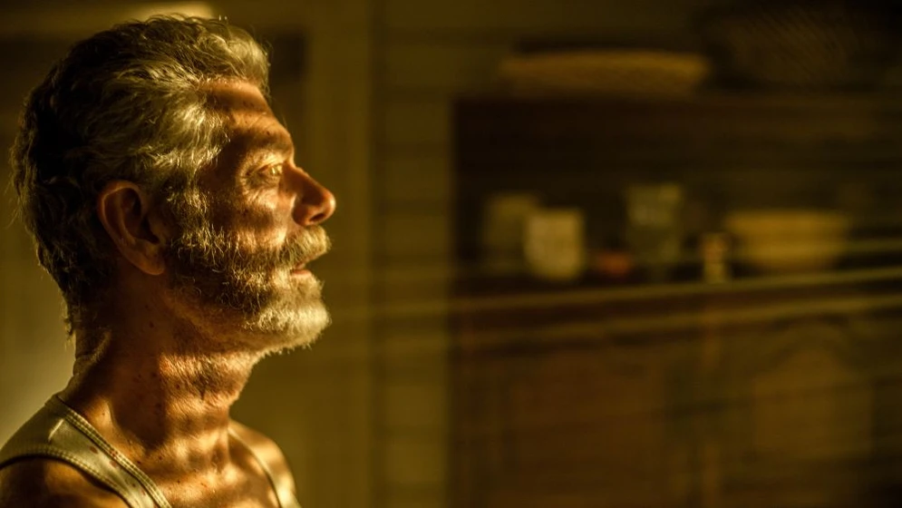 Stephen Lang en no-respires